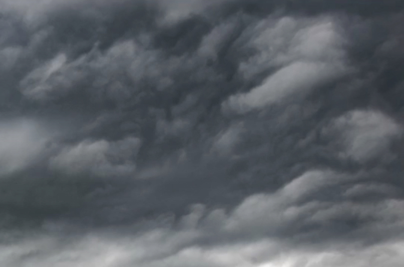 disparition des taches capteur principales dans les nuages avec un contraste augmenté