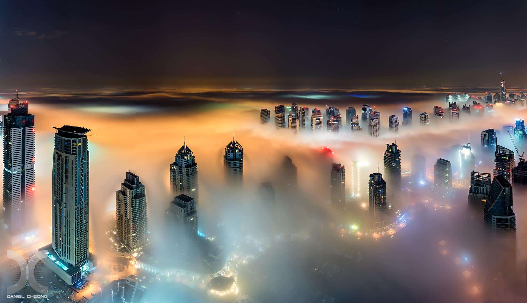 Dubai de nuit dans la brume par Daniel Cheong