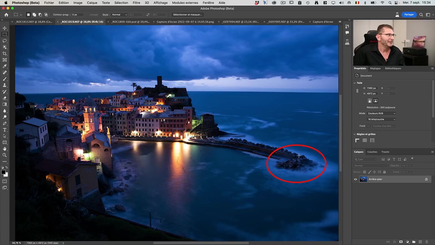 Photo de Vernazza avec vue dégagée sur la digue pour le remplissage de contenu multi-images dans Photoshop.