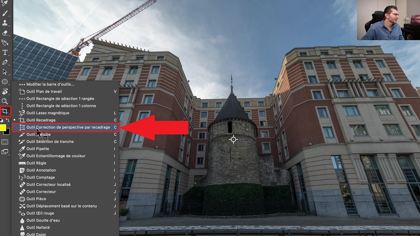 Emplacement de l'outil pour recadrer une perspective dans Photoshop.