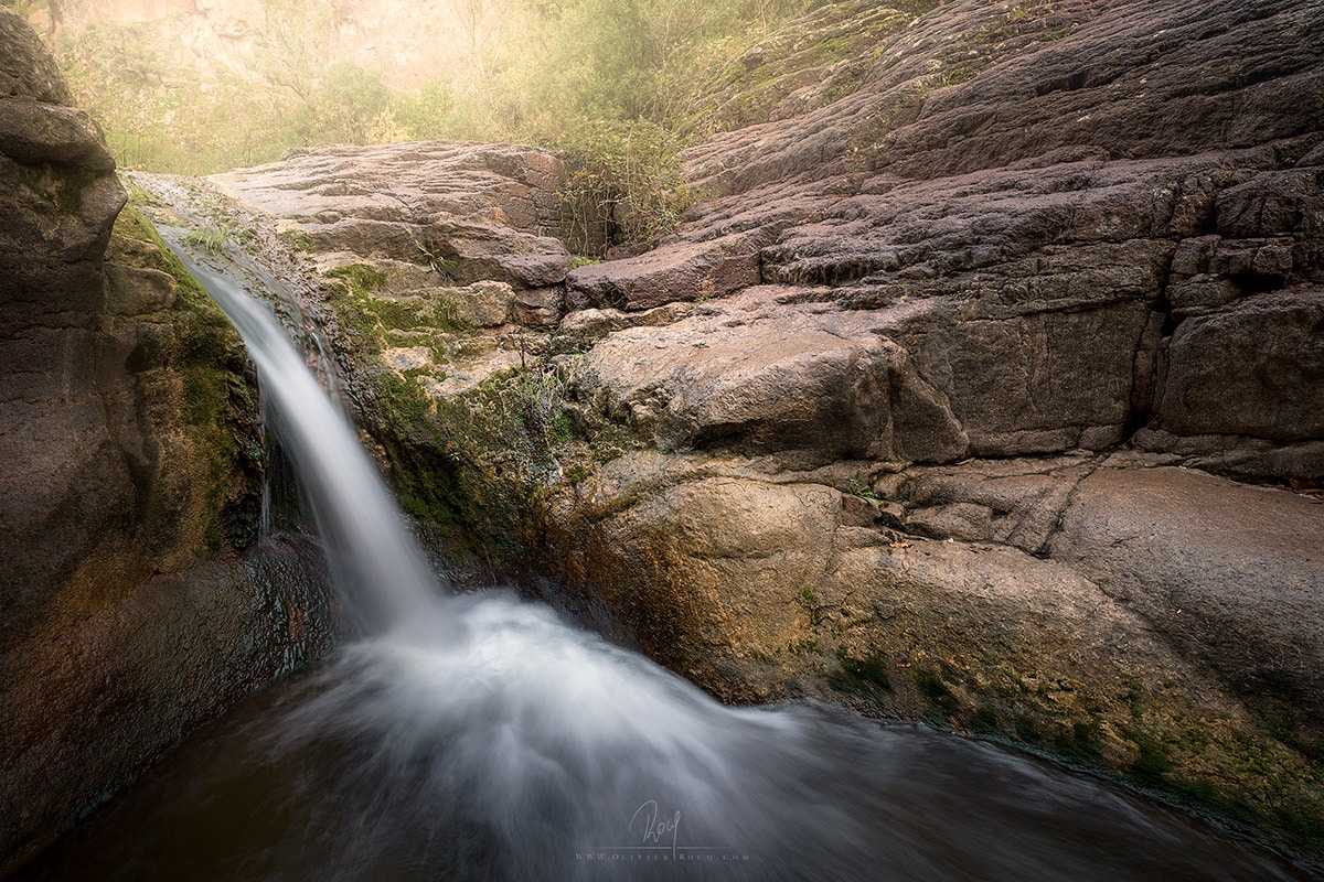 Photo de cascade aux Gorges de Pennafort pour illustrer l'astuce de composition photo dans l'article.