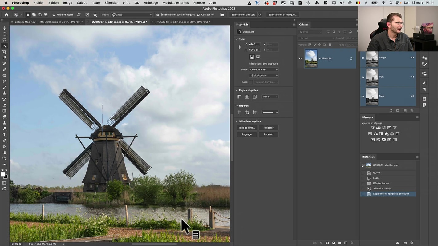 Résultat avec la commande Supprimer et remplir la sélection pour la photo du moulin dans Photoshop.