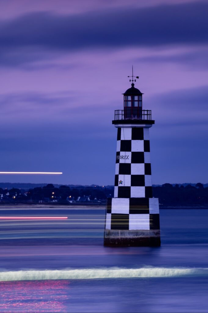 Tourelle des Perdrix et bateau de pêche
