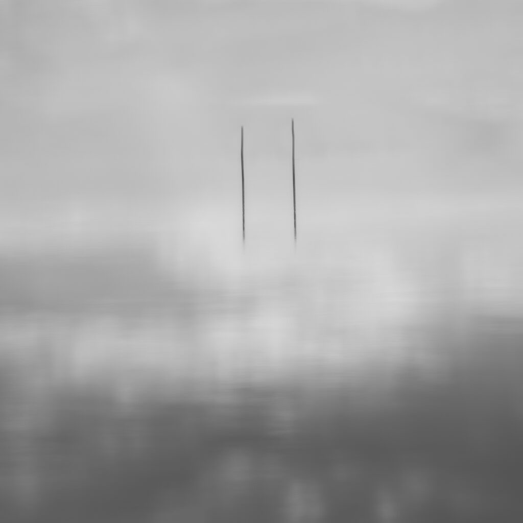Ponton sur plan d'eau
