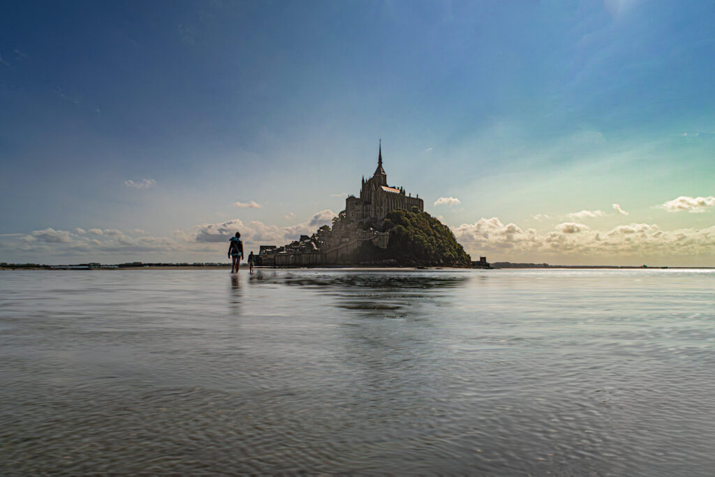 Arrivée au mont saint Michel à marée montante