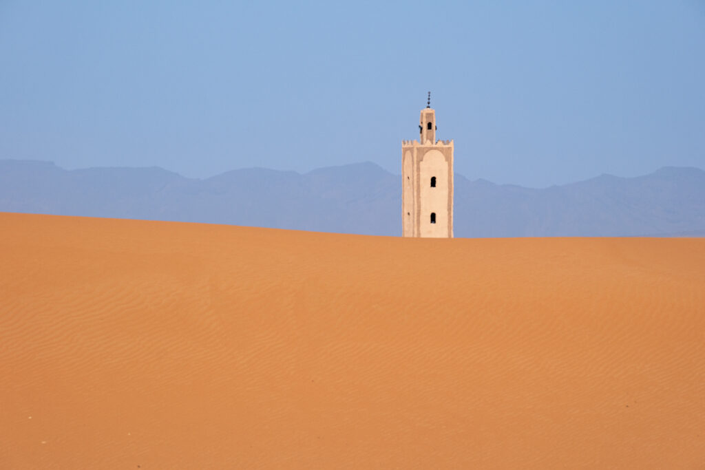 Au loin le minaret
