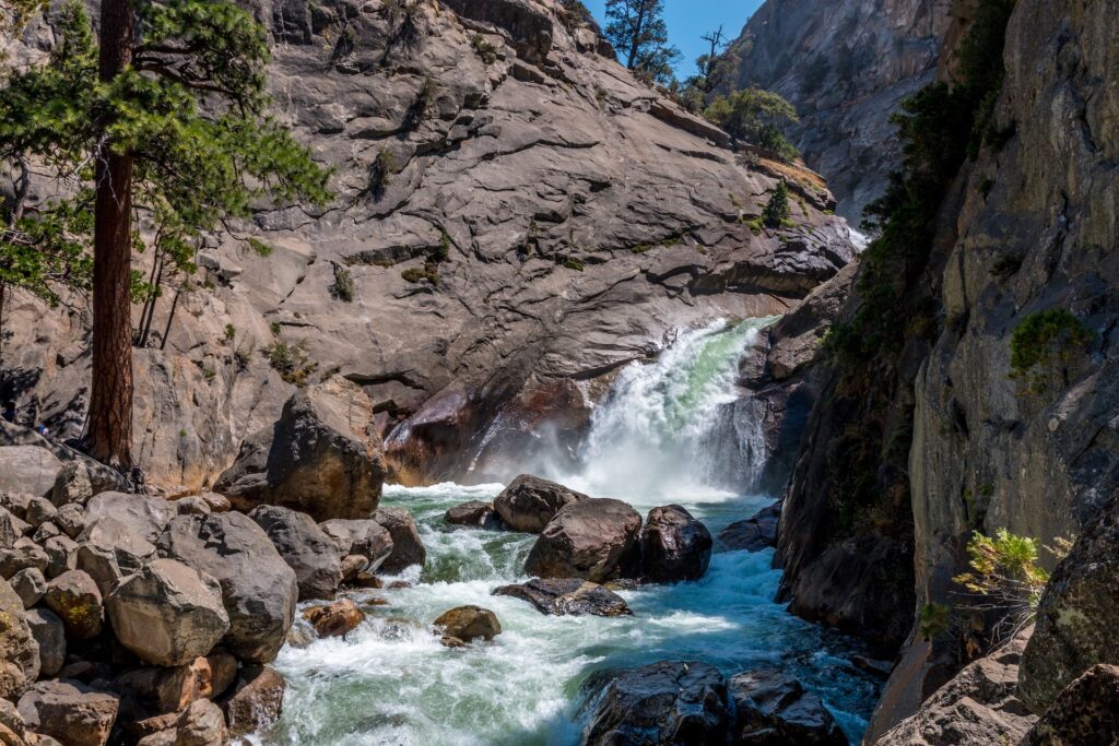 Cascade à King canyon, Californie.