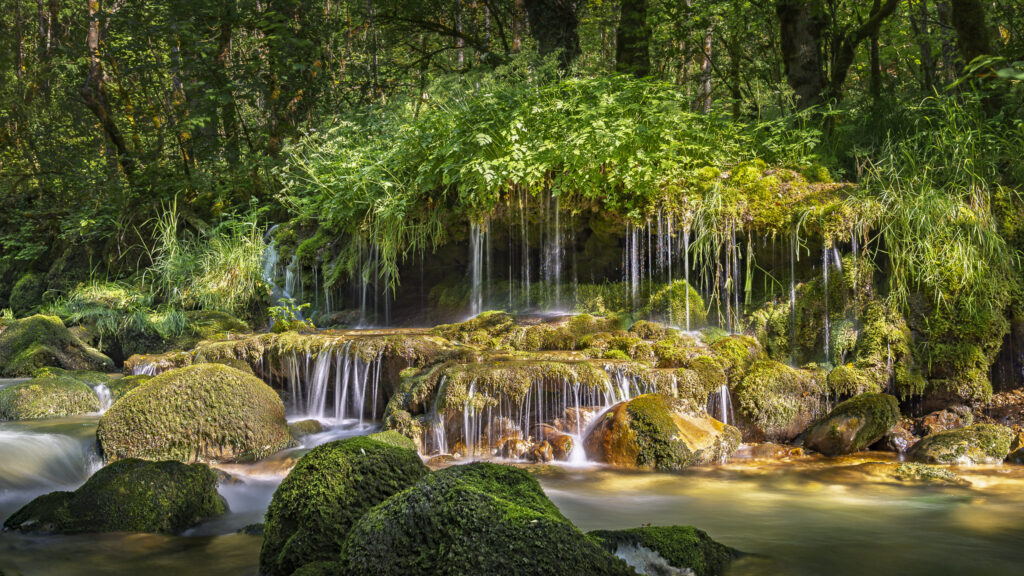 Un petit monde de cascades