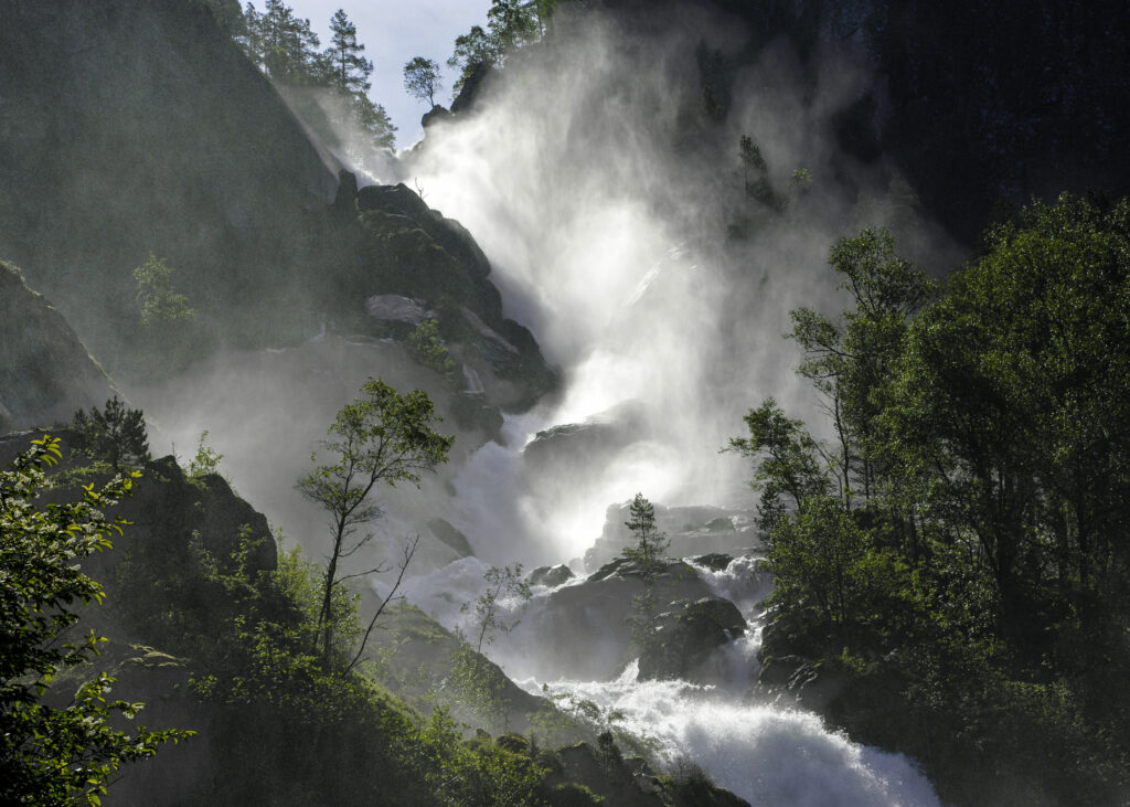 Låtefossen Waterfall
