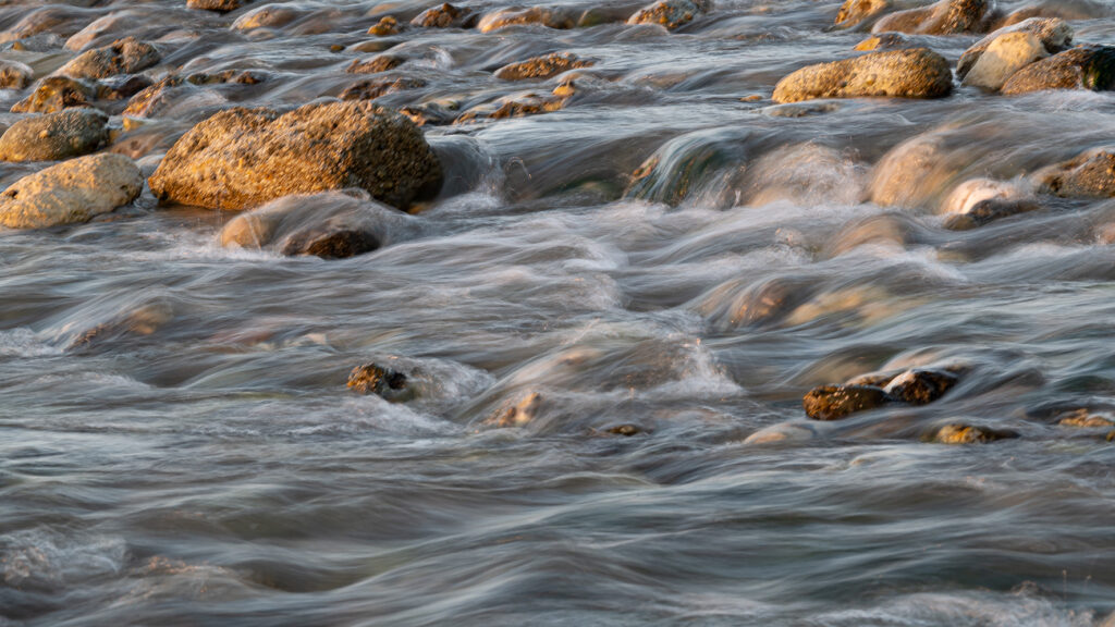 Cascade sur les galets
