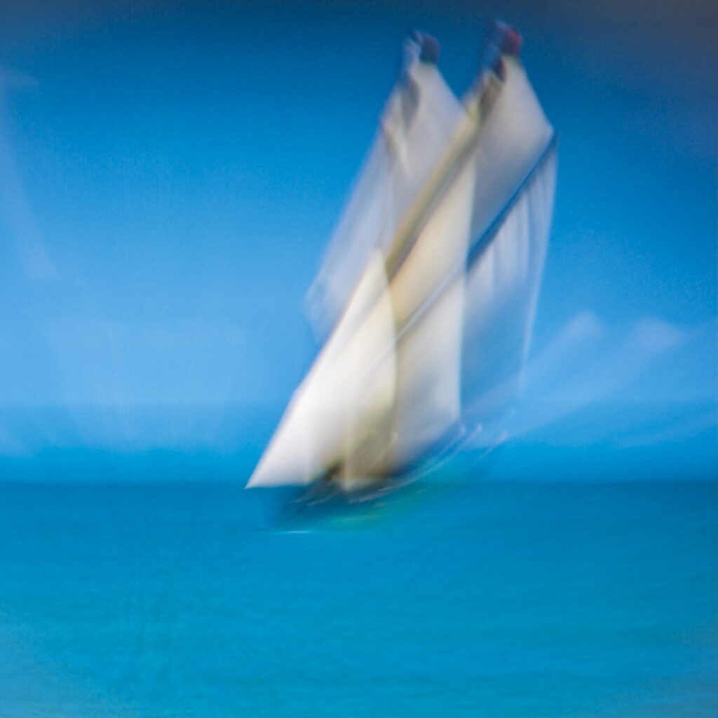 Toutes voiles dehors.