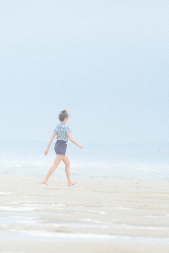 Sur une plage abandonnée