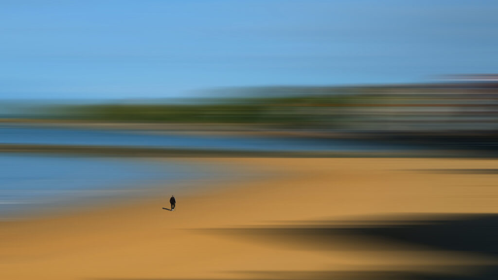 Minuscule dans les strates dorées