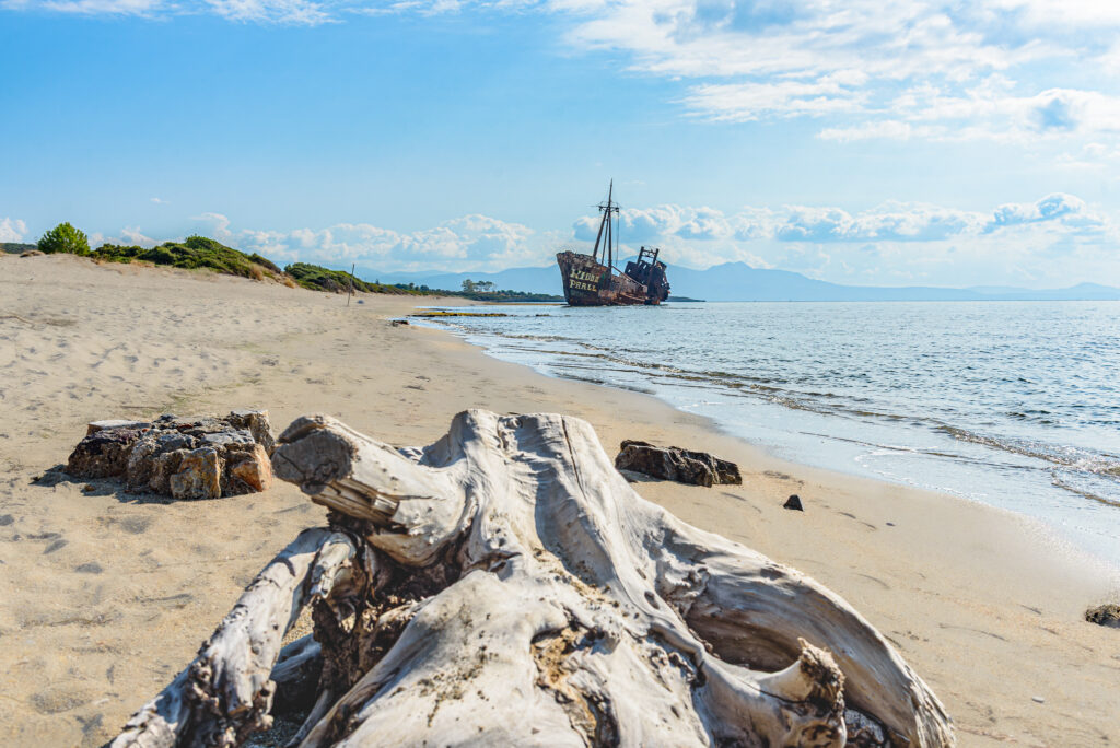 Plage de Glyfada (Grèce) Dimitrios échoué