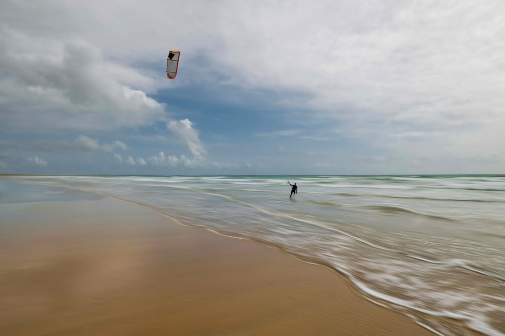 BRETAGNE : Erdeven, kite surf, Plage de Porh-Kerhouet
