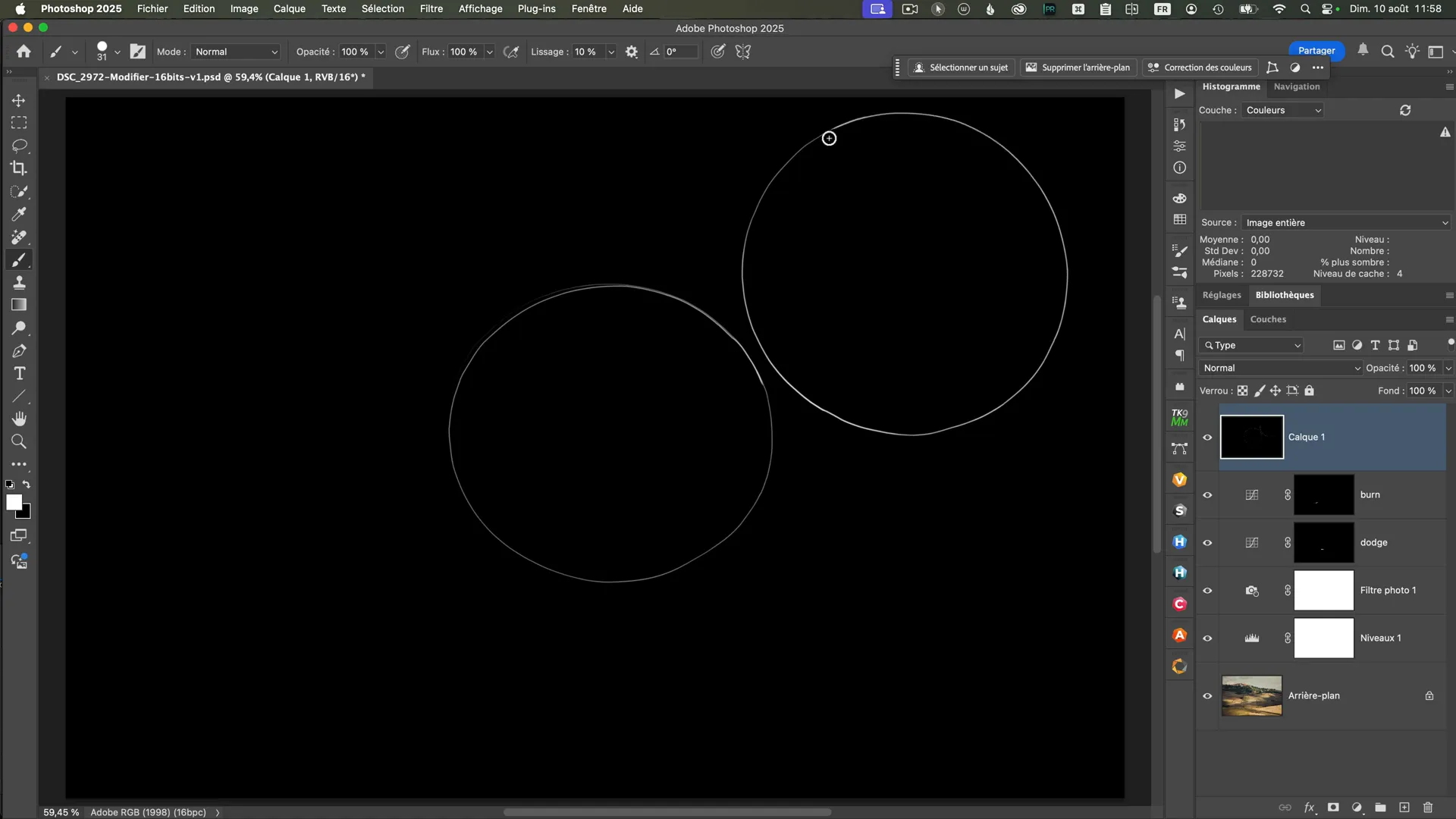 Deux cercles tracés sur masque noir dans Photoshop pour illustrer les proportions.