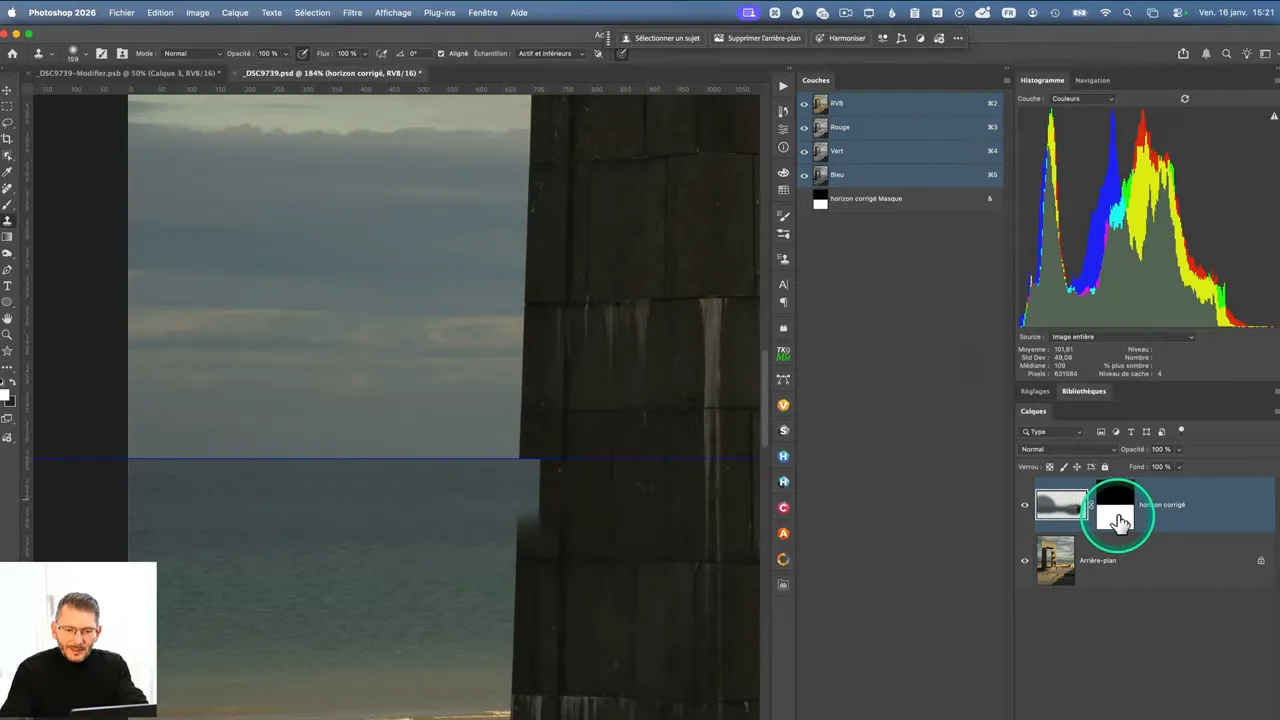 Zone clonée qui déborde sur une statue dépassant de l'horizon.