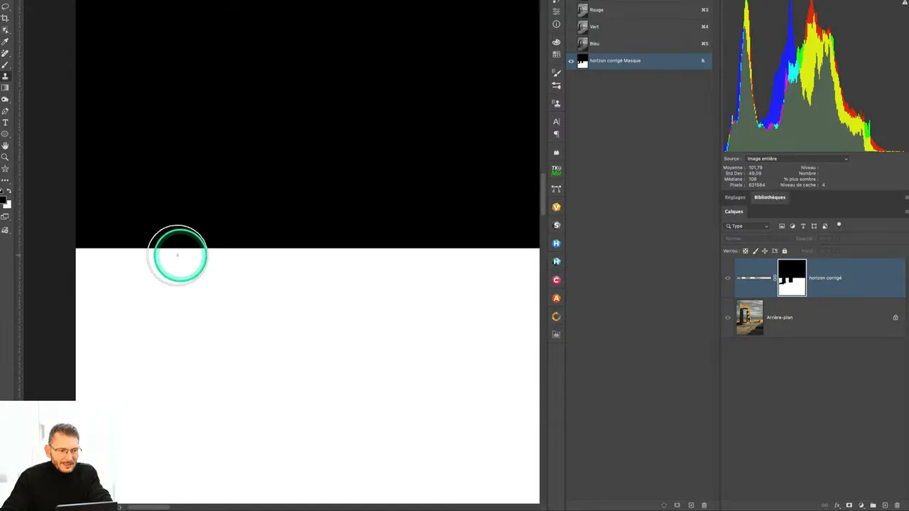 Transition visible entre deux zones clonées sans contour progressif.