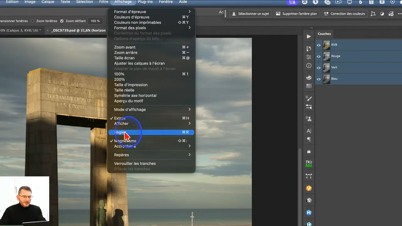 Menu Affichage ouvert dans Photoshop pour activer les règles.