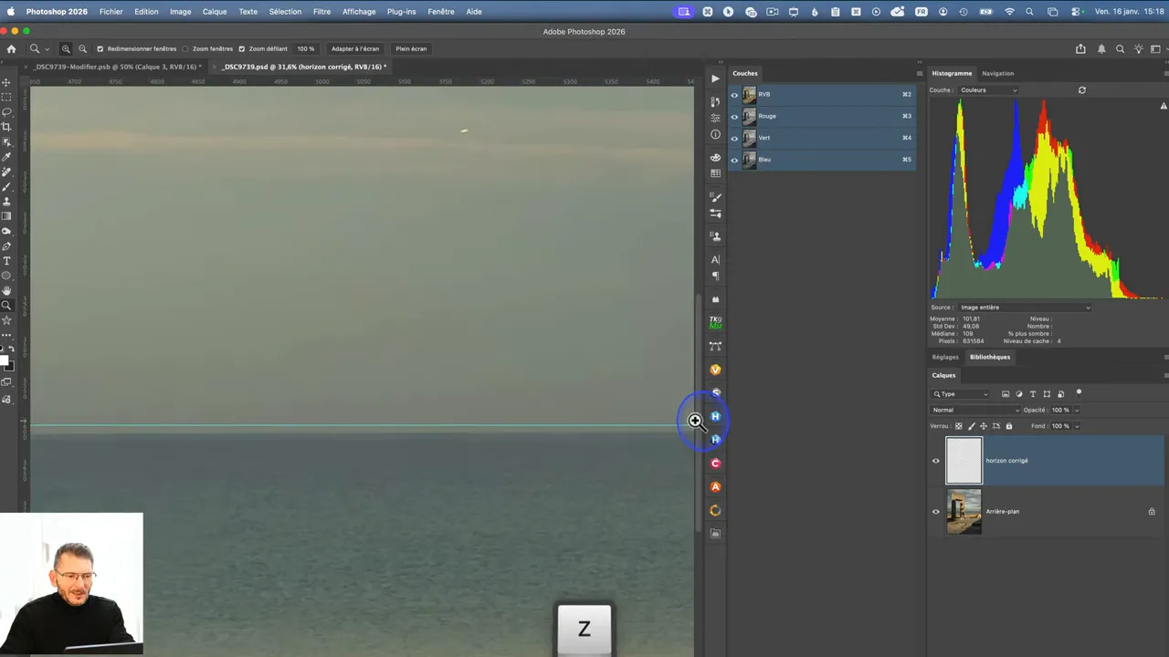 Zoom sur la ligne d'horizon comparée au repère bleu.