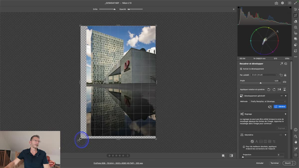 dans Camera Raw, cadre &eacute;largi avec D&eacute;veloppement g&eacute;n&eacute;ratif activ&eacute;, zones transparentes visibles en damier gris autour de la photo